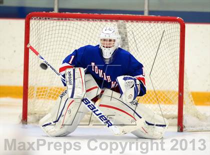 Thumbnail 1 in Glastonbury vs. Ridgefield (West Haven Christmas Tournament) photogallery.