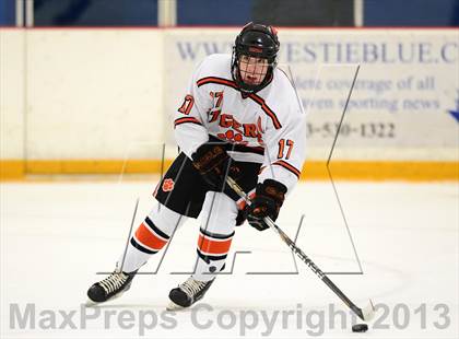 Thumbnail 3 in Glastonbury vs. Ridgefield (West Haven Christmas Tournament) photogallery.