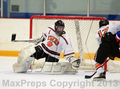 Thumbnail 3 in Glastonbury vs. Ridgefield (West Haven Christmas Tournament) photogallery.