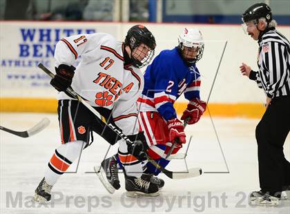 Thumbnail 1 in Glastonbury vs. Ridgefield (West Haven Christmas Tournament) photogallery.