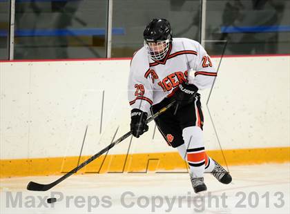 Thumbnail 3 in Glastonbury vs. Ridgefield (West Haven Christmas Tournament) photogallery.