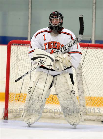 Thumbnail 3 in Glastonbury vs. Ridgefield (West Haven Christmas Tournament) photogallery.