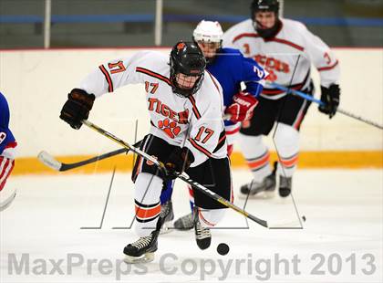 Thumbnail 1 in Glastonbury vs. Ridgefield (West Haven Christmas Tournament) photogallery.