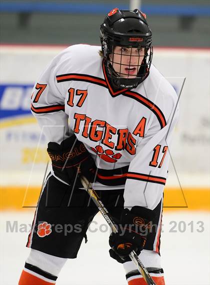 Thumbnail 3 in Glastonbury vs. Ridgefield (West Haven Christmas Tournament) photogallery.