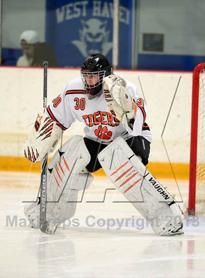 Thumbnail 2 in Glastonbury vs. Ridgefield (West Haven Christmas Tournament) photogallery.