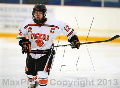 Thumbnail 1 in Glastonbury vs. Ridgefield (West Haven Christmas Tournament) photogallery.