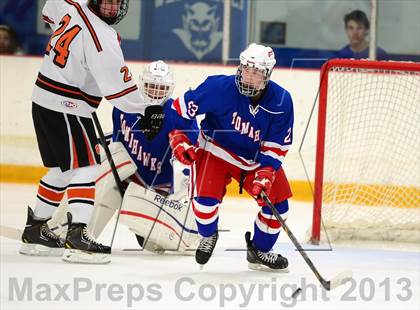 Thumbnail 3 in Glastonbury vs. Ridgefield (West Haven Christmas Tournament) photogallery.