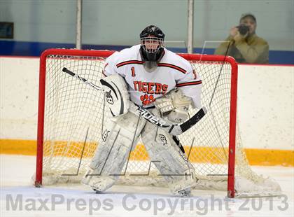 Thumbnail 2 in Glastonbury vs. Ridgefield (West Haven Christmas Tournament) photogallery.