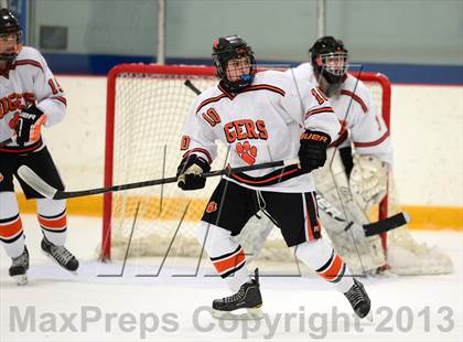 Thumbnail 3 in Glastonbury vs. Ridgefield (West Haven Christmas Tournament) photogallery.
