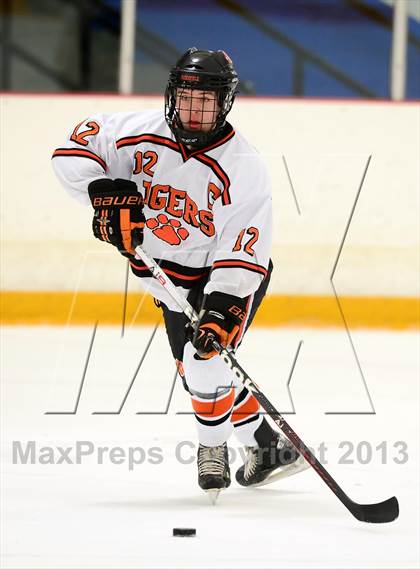 Thumbnail 2 in Glastonbury vs. Ridgefield (West Haven Christmas Tournament) photogallery.