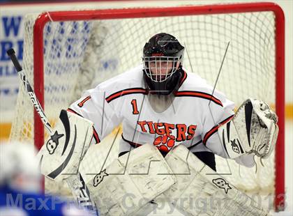 Thumbnail 1 in Glastonbury vs. Ridgefield (West Haven Christmas Tournament) photogallery.