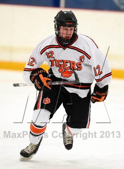 Thumbnail 2 in Glastonbury vs. Ridgefield (West Haven Christmas Tournament) photogallery.