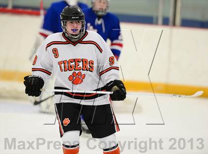 Thumbnail 1 in Glastonbury vs. Ridgefield (West Haven Christmas Tournament) photogallery.