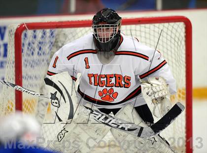 Thumbnail 3 in Glastonbury vs. Ridgefield (West Haven Christmas Tournament) photogallery.
