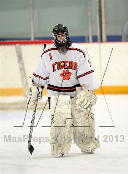 Thumbnail 1 in Glastonbury vs. Ridgefield (West Haven Christmas Tournament) photogallery.