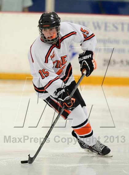 Thumbnail 3 in Glastonbury vs. Ridgefield (West Haven Christmas Tournament) photogallery.