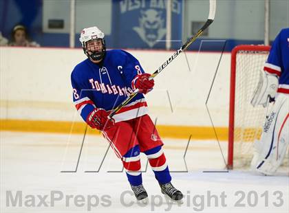 Thumbnail 3 in Glastonbury vs. Ridgefield (West Haven Christmas Tournament) photogallery.