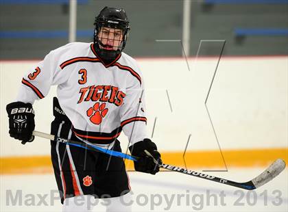 Thumbnail 2 in Glastonbury vs. Ridgefield (West Haven Christmas Tournament) photogallery.
