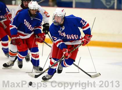 Thumbnail 3 in Glastonbury vs. Ridgefield (West Haven Christmas Tournament) photogallery.