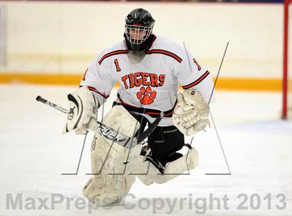 Thumbnail 3 in Glastonbury vs. Ridgefield (West Haven Christmas Tournament) photogallery.