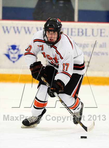 Thumbnail 2 in Glastonbury vs. Ridgefield (West Haven Christmas Tournament) photogallery.