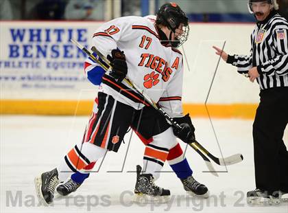Thumbnail 2 in Glastonbury vs. Ridgefield (West Haven Christmas Tournament) photogallery.