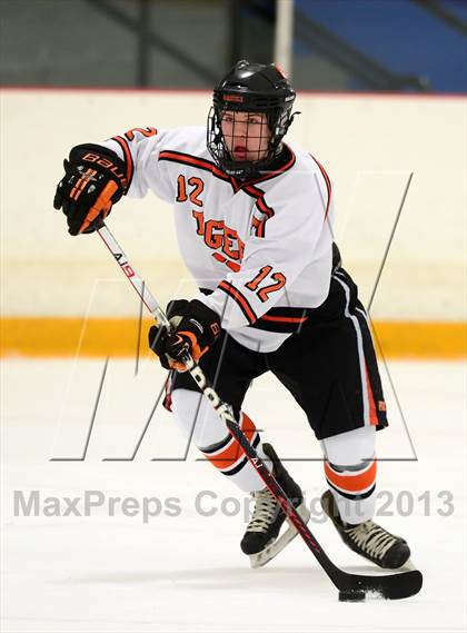 Thumbnail 1 in Glastonbury vs. Ridgefield (West Haven Christmas Tournament) photogallery.