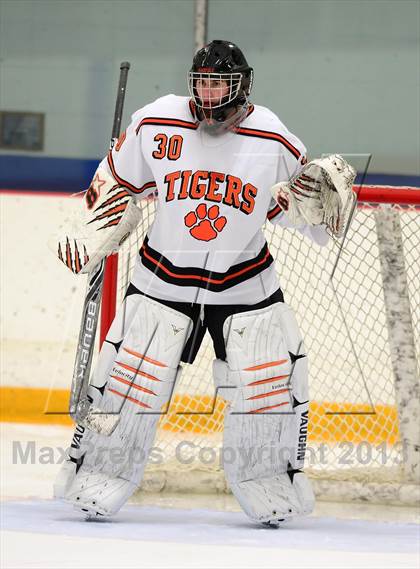 Thumbnail 2 in Glastonbury vs. Ridgefield (West Haven Christmas Tournament) photogallery.
