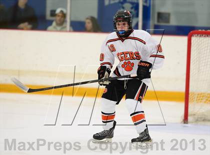 Thumbnail 1 in Glastonbury vs. Ridgefield (West Haven Christmas Tournament) photogallery.