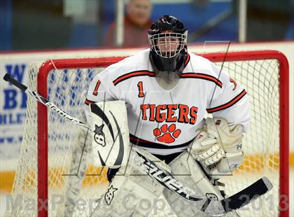 Thumbnail 1 in Glastonbury vs. Ridgefield (West Haven Christmas Tournament) photogallery.