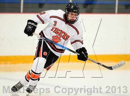 Thumbnail 1 in Glastonbury vs. Ridgefield (West Haven Christmas Tournament) photogallery.