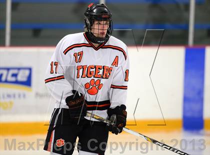 Thumbnail 3 in Glastonbury vs. Ridgefield (West Haven Christmas Tournament) photogallery.