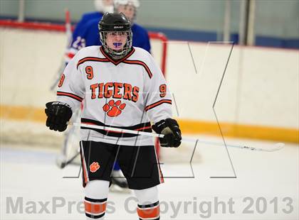 Thumbnail 3 in Glastonbury vs. Ridgefield (West Haven Christmas Tournament) photogallery.