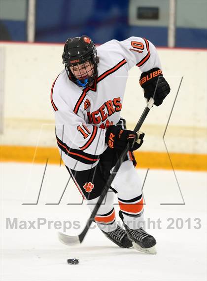 Thumbnail 2 in Glastonbury vs. Ridgefield (West Haven Christmas Tournament) photogallery.