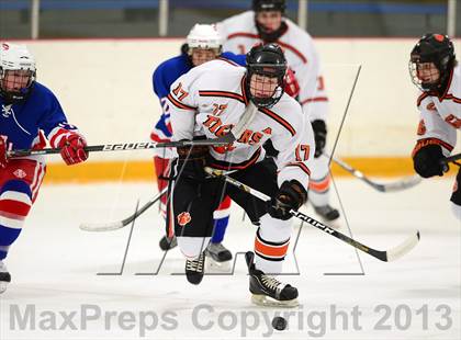 Thumbnail 3 in Glastonbury vs. Ridgefield (West Haven Christmas Tournament) photogallery.