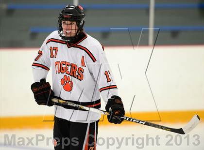 Thumbnail 3 in Glastonbury vs. Ridgefield (West Haven Christmas Tournament) photogallery.