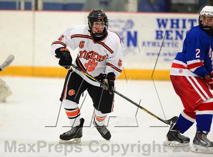 Thumbnail 2 in Glastonbury vs. Ridgefield (West Haven Christmas Tournament) photogallery.