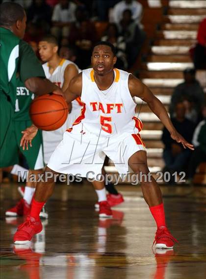 Thumbnail 1 in Taft vs. Dorsey (CIF LA City Section D1 Final) photogallery.
