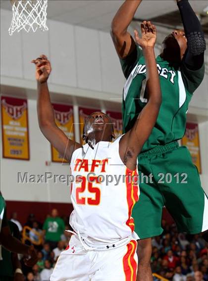 Thumbnail 3 in Taft vs. Dorsey (CIF LA City Section D1 Final) photogallery.