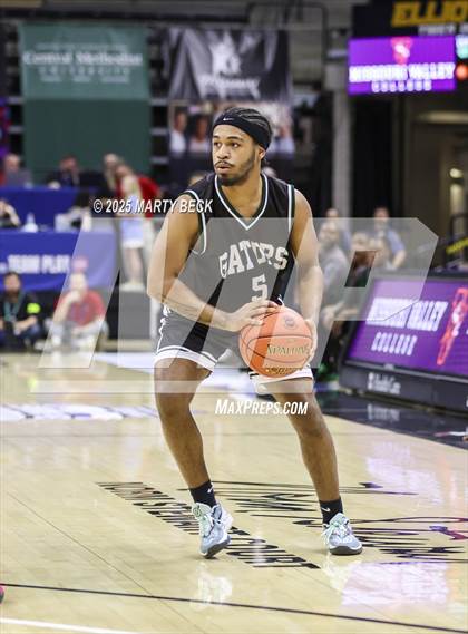 Thumbnail 3 in Principia vs KIPP Legacy (MSHSAA Class 3 Championship) photogallery.
