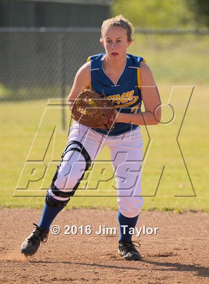 Thumbnail 1 in Lipan softball @ Santo photogallery.