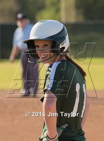 Thumbnail 2 in Lipan softball @ Santo photogallery.