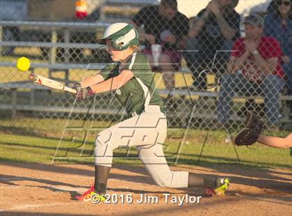 Thumbnail 1 in Lipan softball @ Santo photogallery.