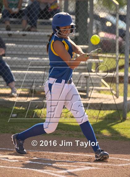 Thumbnail 1 in Lipan softball @ Santo photogallery.