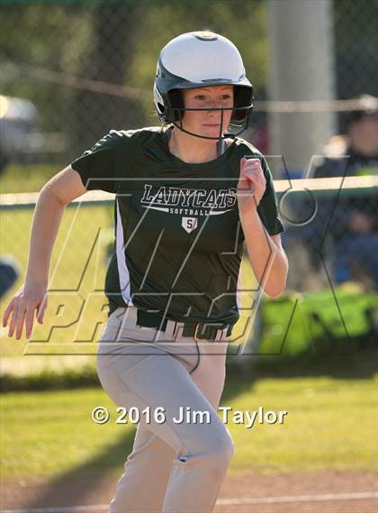 Thumbnail 2 in Lipan softball @ Santo photogallery.