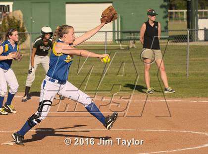 Thumbnail 1 in Lipan softball @ Santo photogallery.
