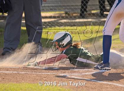 Thumbnail 2 in Lipan softball @ Santo photogallery.