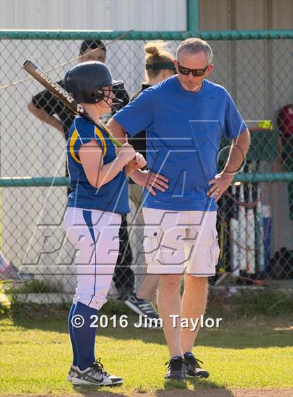 Thumbnail 1 in Lipan softball @ Santo photogallery.