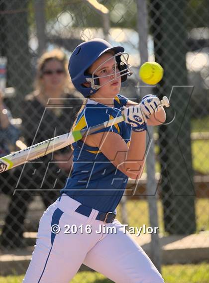 Thumbnail 3 in Lipan softball @ Santo photogallery.