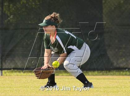 Thumbnail 3 in Lipan softball @ Santo photogallery.